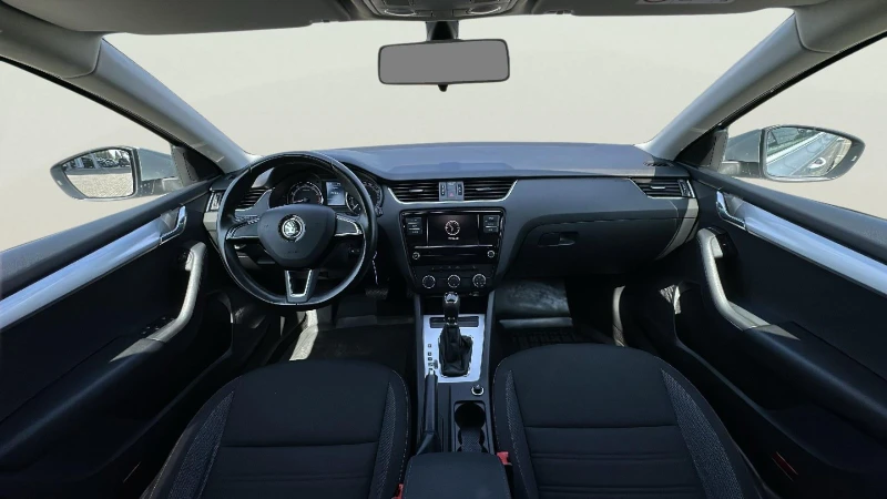 Skoda Octavia 1.5 TSI, снимка 10 - Автомобили и джипове - 50775341