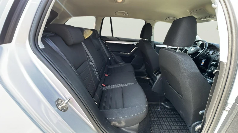 Skoda Octavia 1.5 TSI, снимка 13 - Автомобили и джипове - 50775341