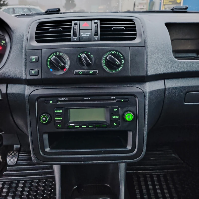 Skoda Fabia 1.6, снимка 14 - Автомобили и джипове - 52585556