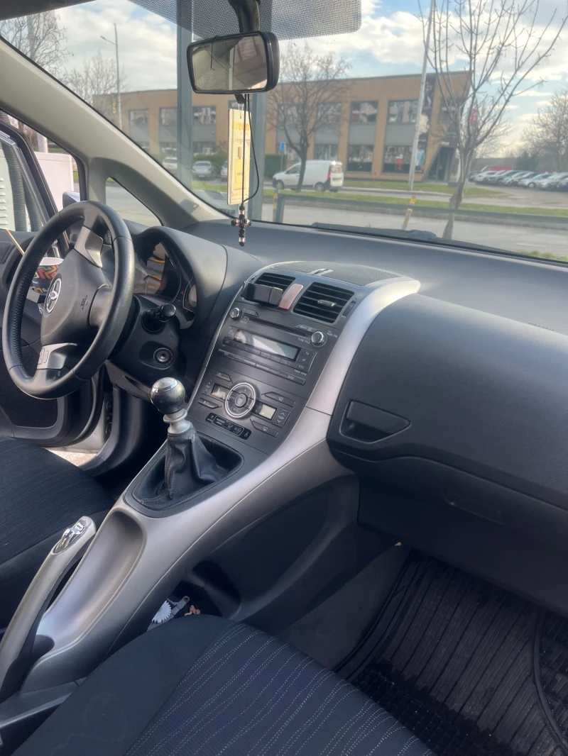Toyota Auris, снимка 5 - Автомобили и джипове - 53009939