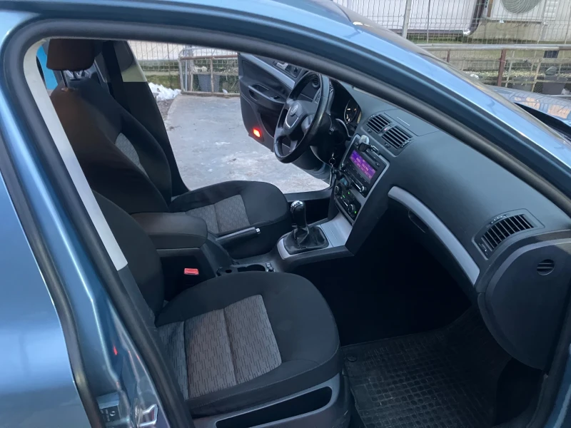 Skoda Octavia 1.6MPi/Отлична, снимка 6 - Автомобили и джипове - 53597631
