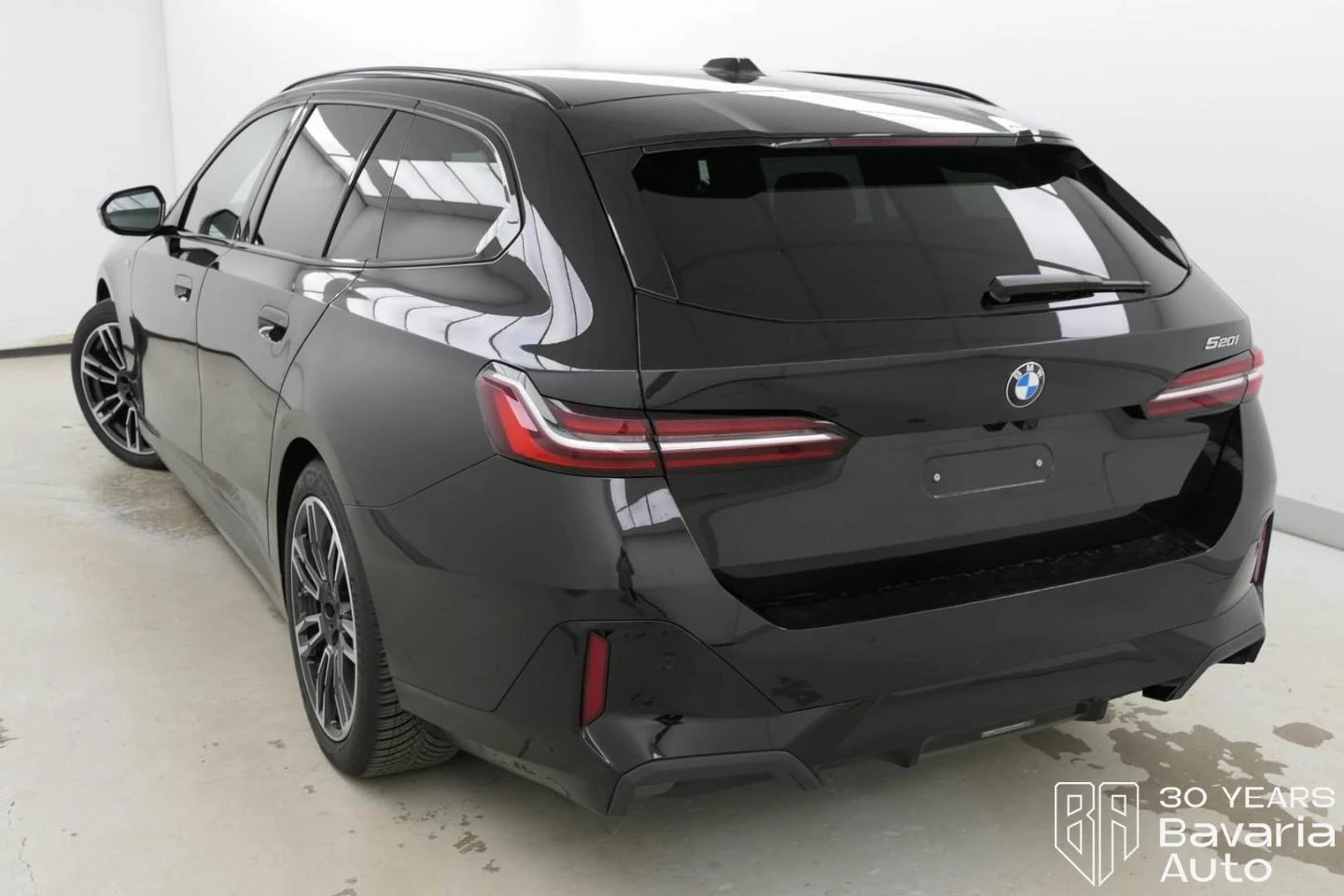 BMW 520 i Touring M Sport Paket Steptronic - изображение 2