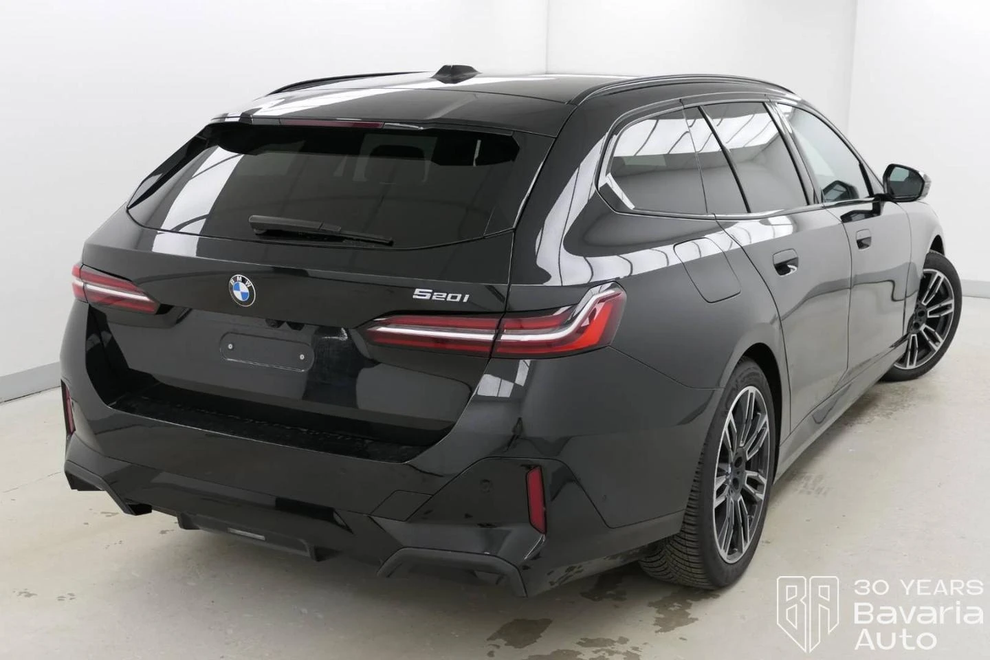 BMW 520 i Touring M Sport Paket Steptronic - изображение 3