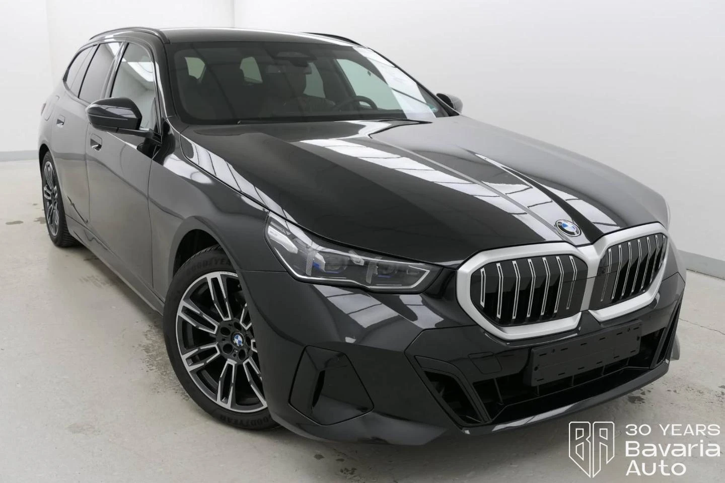 BMW 520 i Touring M Sport Paket Steptronic - изображение 4