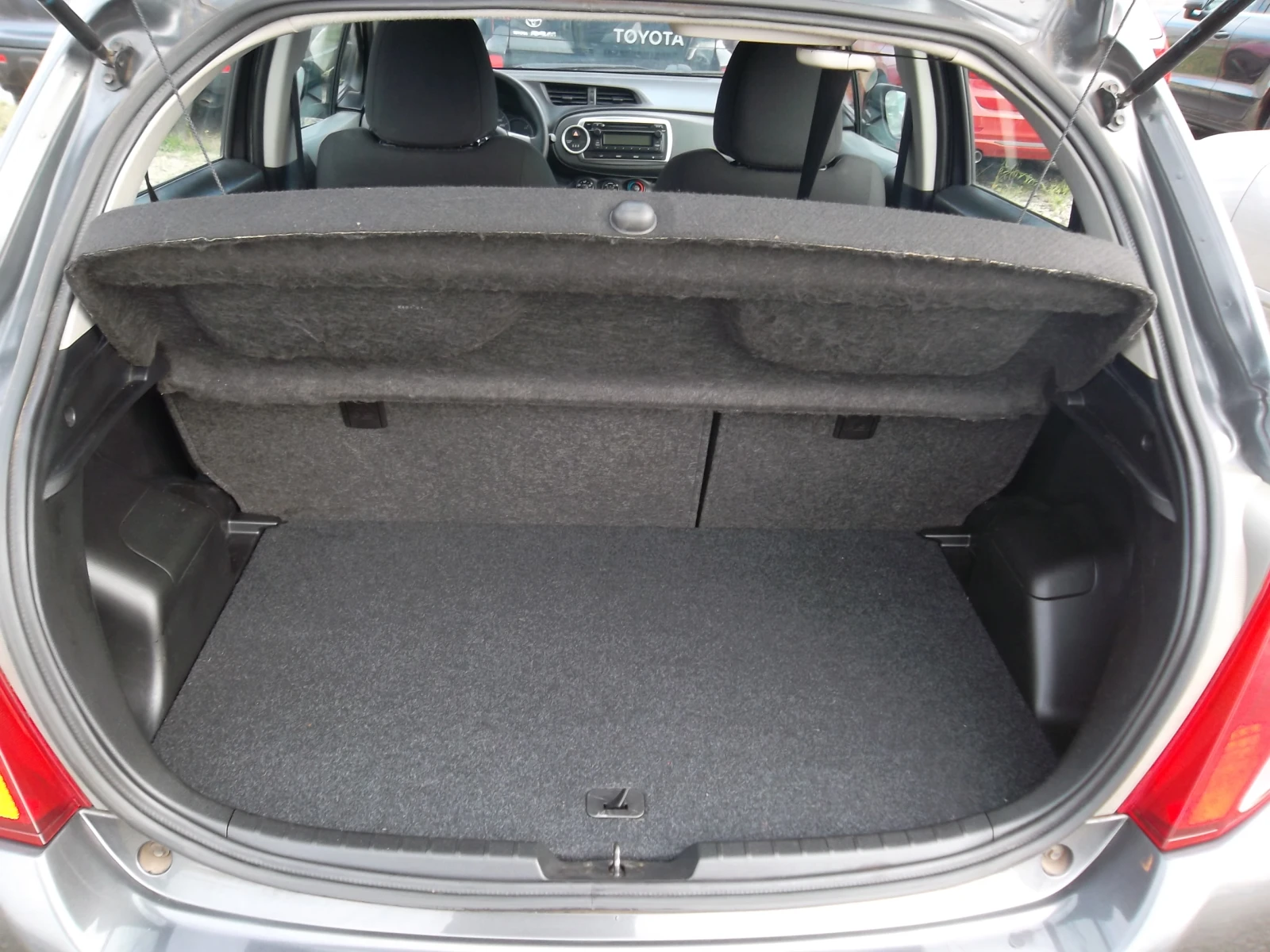 Toyota Yaris 1.0  - изображение 6