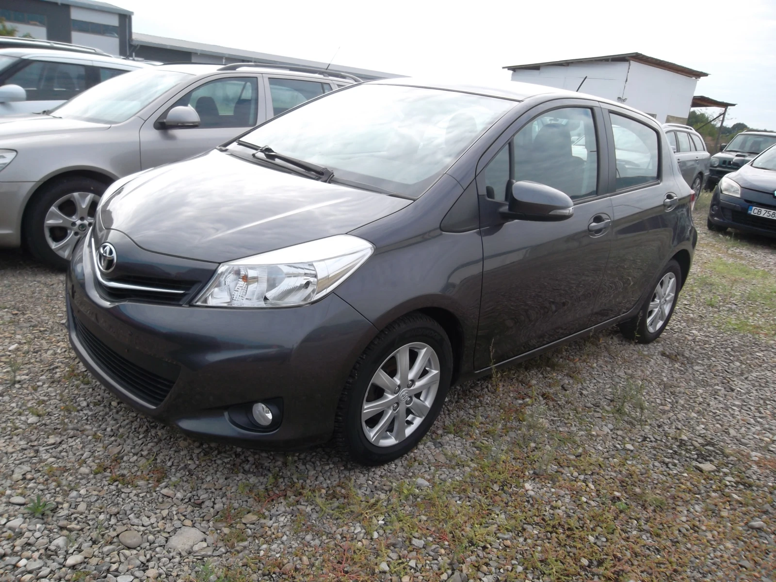 Toyota Yaris 1.0  - изображение 2