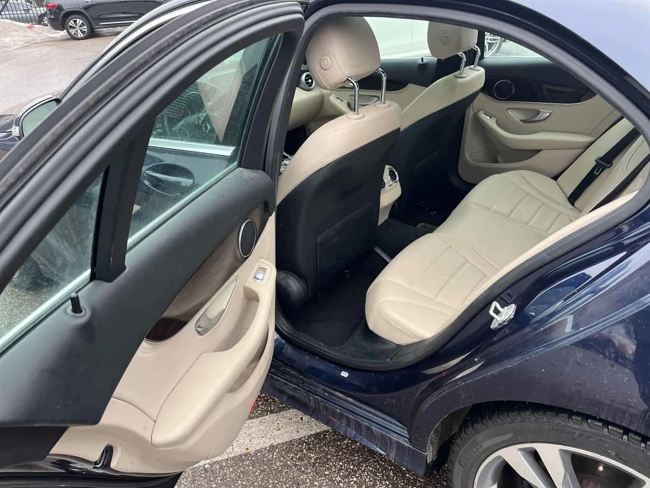 Mercedes-Benz C 300 * CARFAX * ЦЕНА ДО БГ, снимка 11 - Автомобили и джипове - 53741156