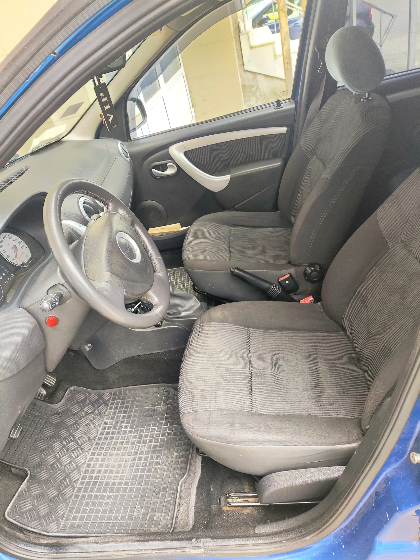 Dacia Logan Laureate, снимка 8 - Автомобили и джипове - 54047292