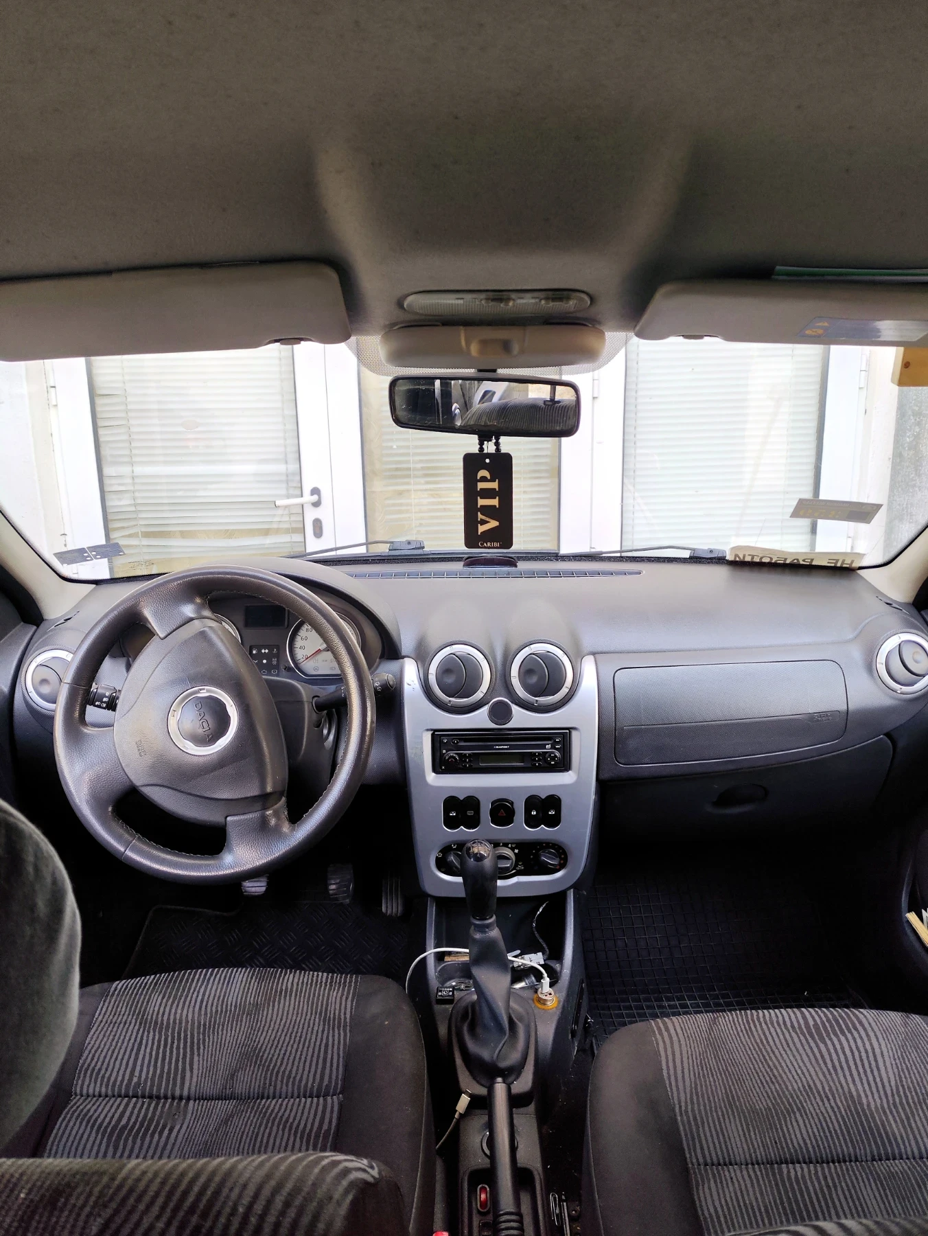 Dacia Logan Laureate, снимка 6 - Автомобили и джипове - 54047292