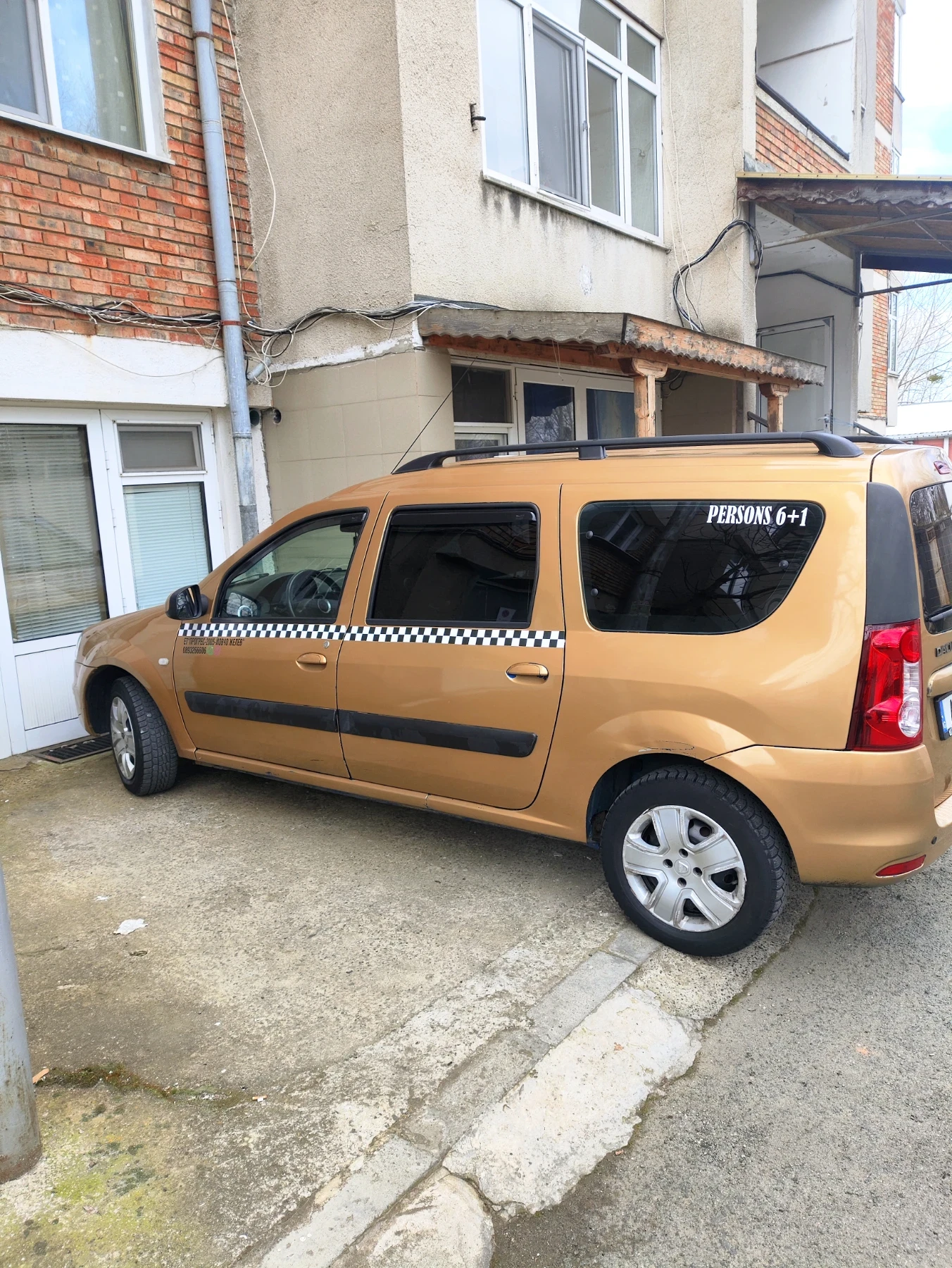 Dacia Logan Laureate, снимка 4 - Автомобили и джипове - 54047292