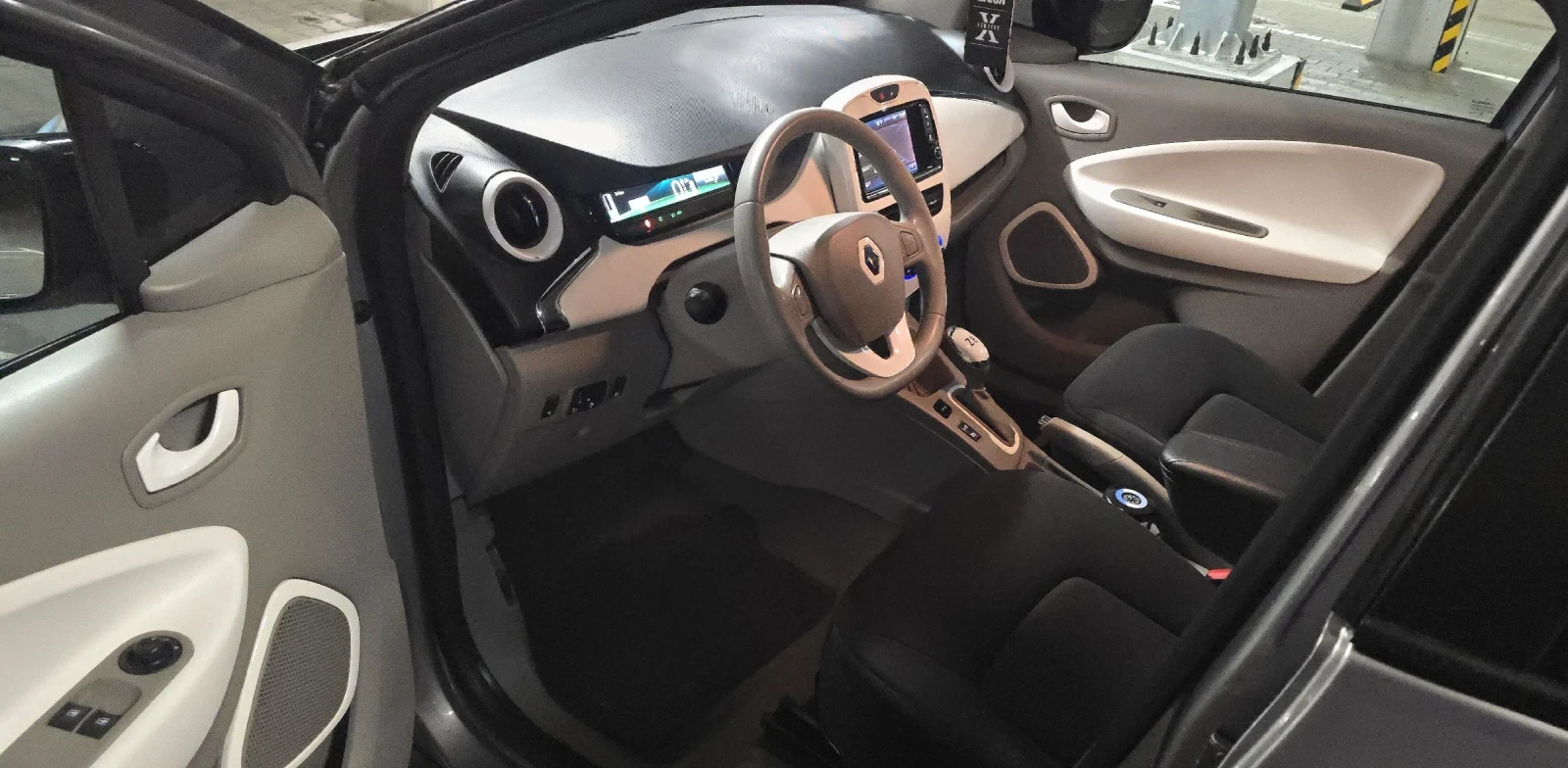 Renault Zoe, снимка 6 - Автомобили и джипове - 54072372