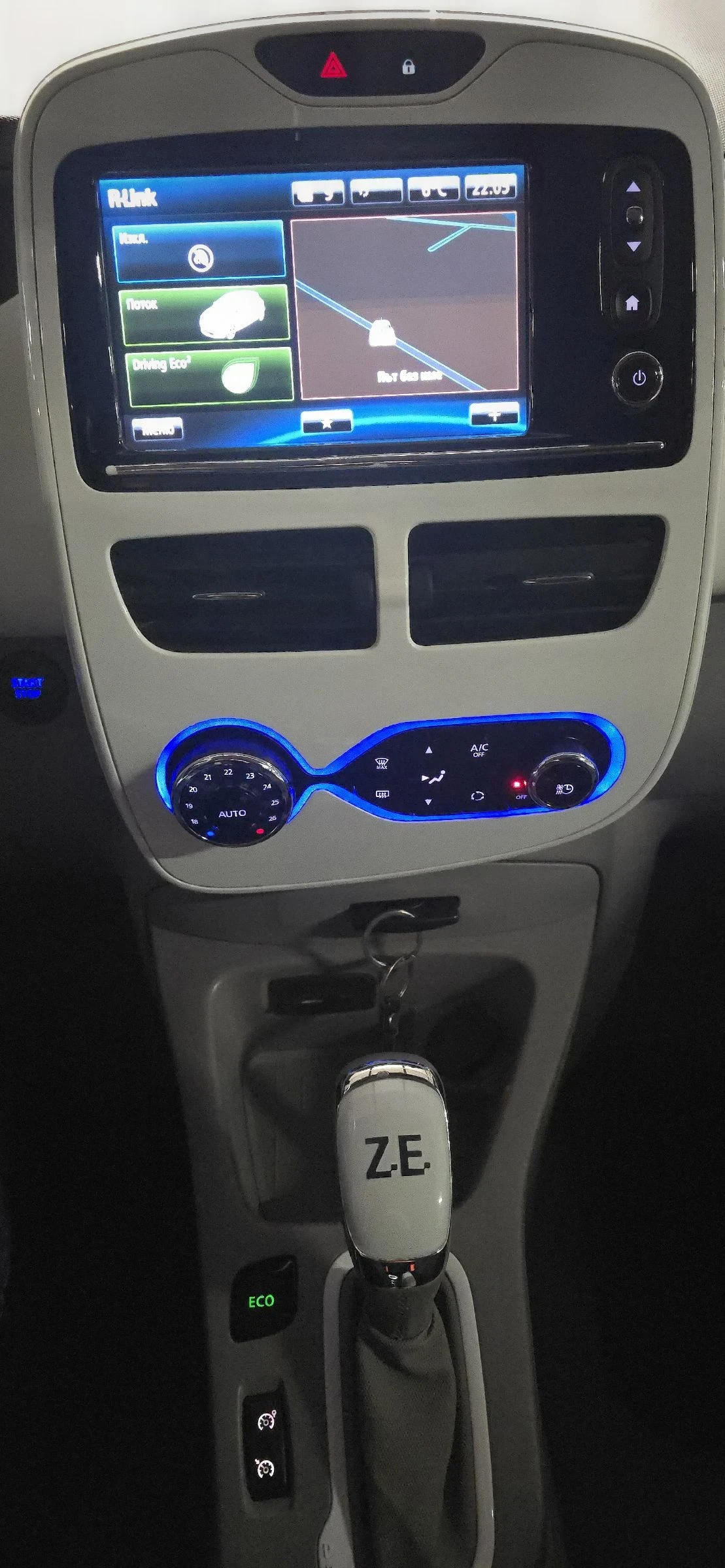 Renault Zoe, снимка 8 - Автомобили и джипове - 54072372