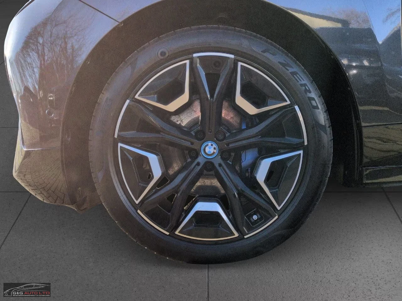 BMW iX xDRIVE40/326HP/SKYL/HUD/360/ОБДУХВАНЕ/SOFT/279z, снимка 3 - Автомобили и джипове - 54121502