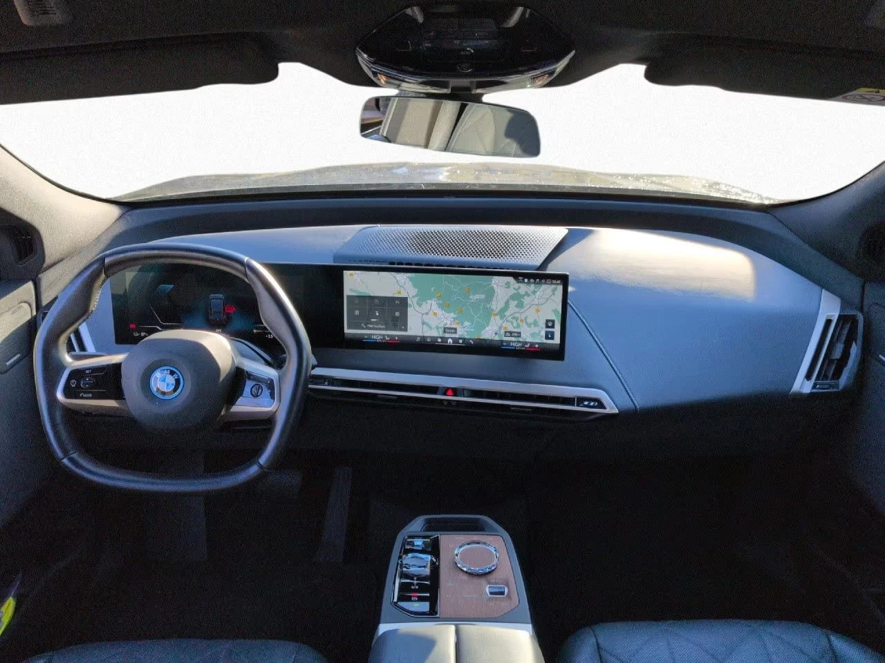 BMW iX xDRIVE40/326HP/SKYL/HUD/360/ОБДУХВАНЕ/SOFT/279z, снимка 9 - Автомобили и джипове - 54121502