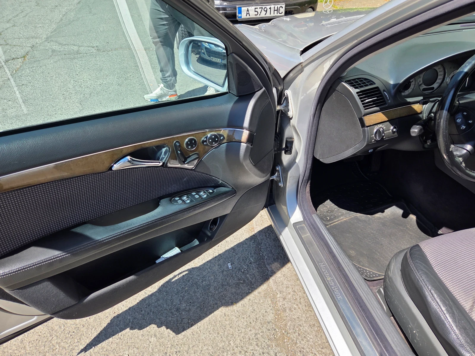 Mercedes-Benz E 220, снимка 9 - Автомобили и джипове - 54768162