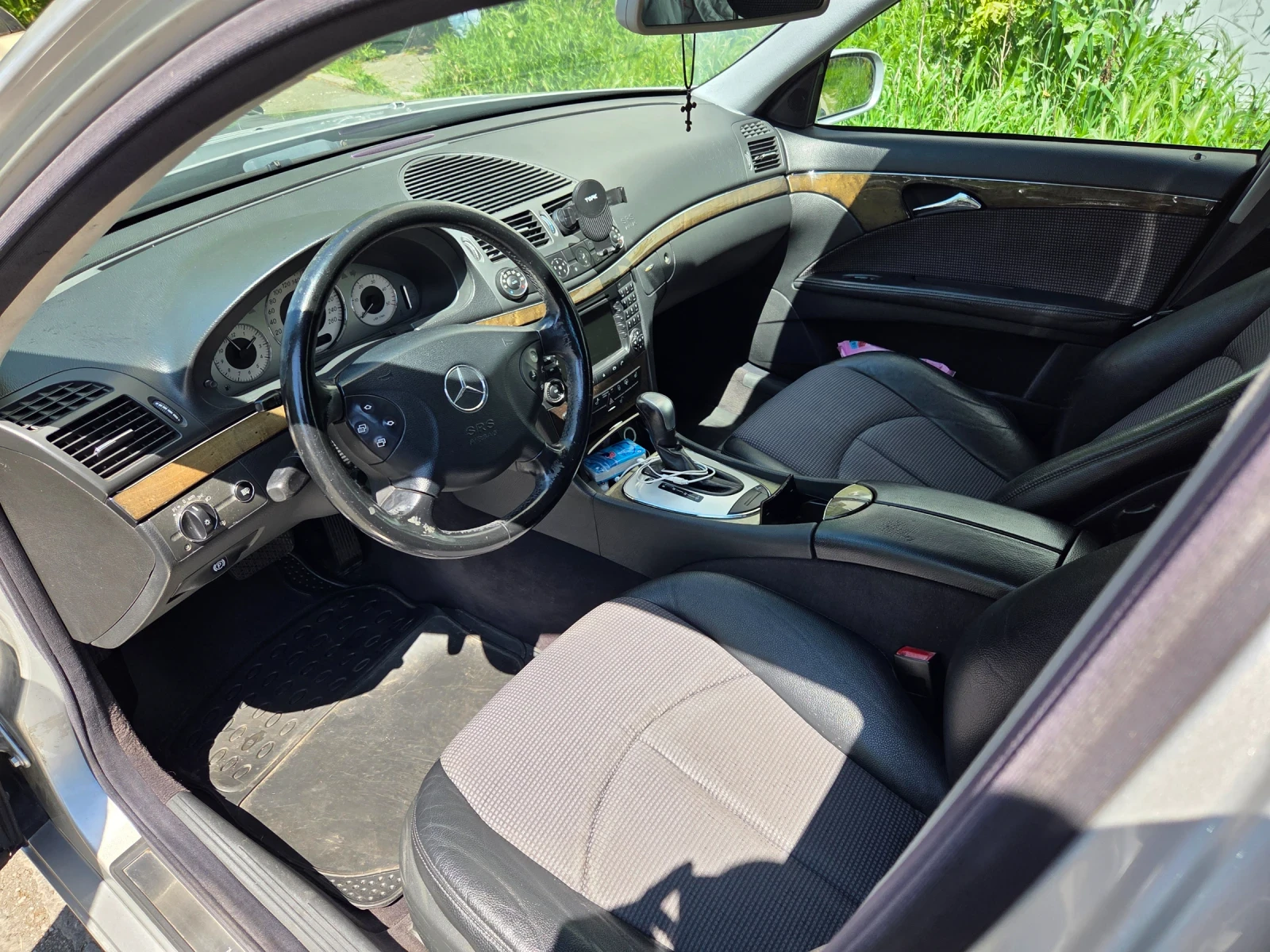 Mercedes-Benz E 220, снимка 8 - Автомобили и джипове - 54768162
