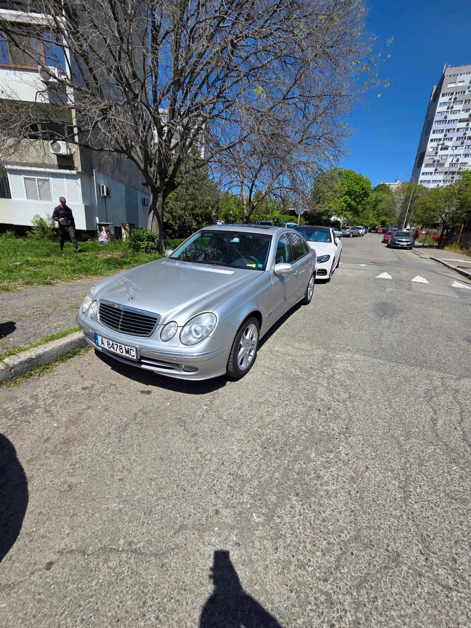 Mercedes-Benz E 220, снимка 2 - Автомобили и джипове - 54768162