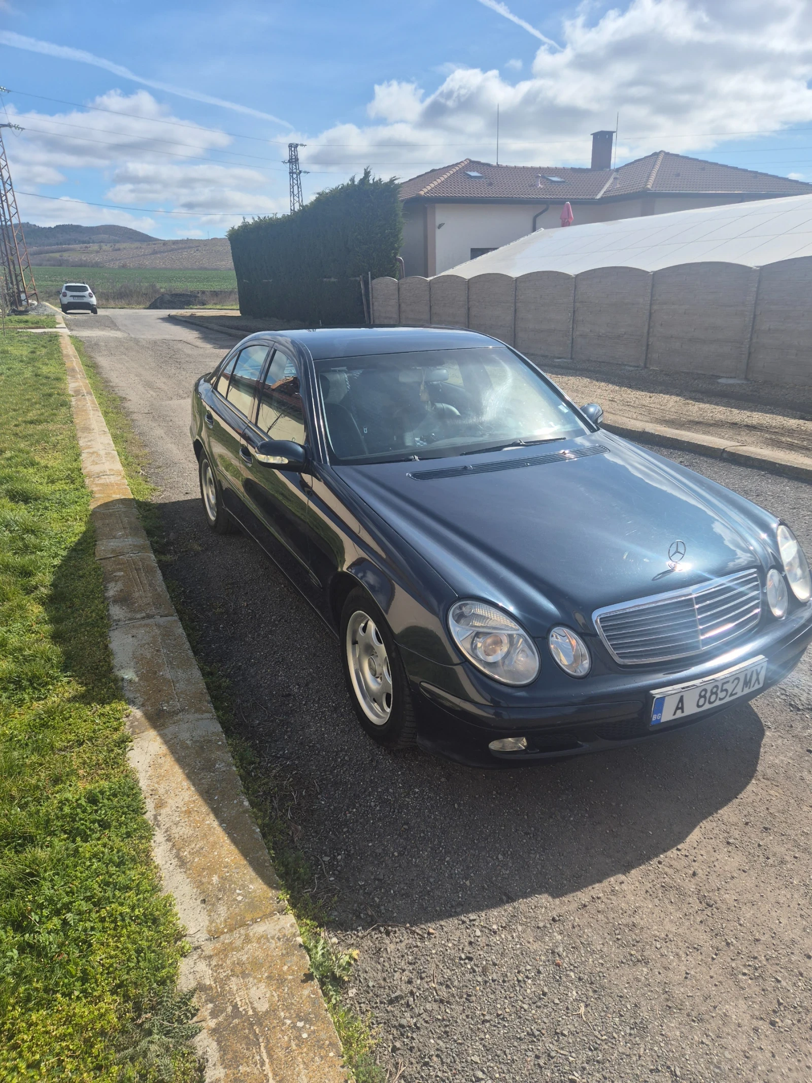Mercedes-Benz E 220, снимка 3 - Автомобили и джипове - 55532357