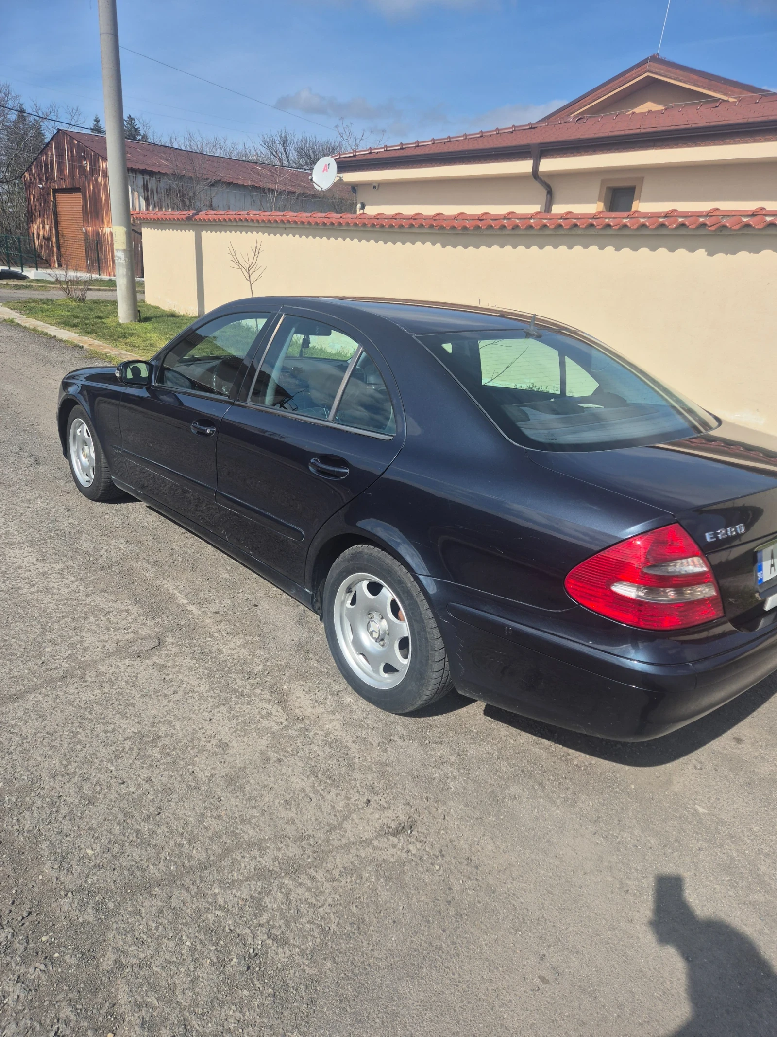 Mercedes-Benz E 220, снимка 2 - Автомобили и джипове - 55532357