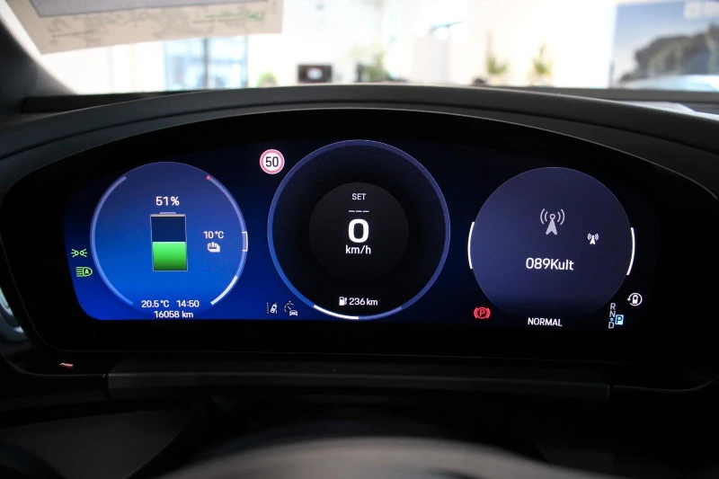 Porsche Macan 4 ELECTRIC/LED/PANO/BOSE/CAMERA/, снимка 11 - Автомобили и джипове - 53174788