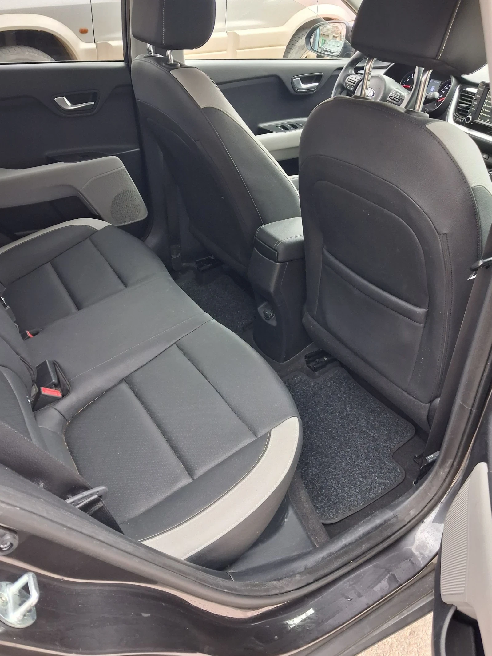 Kia Stonic 1.0 Turdo GDI АВТОМАТИК, снимка 15 - Автомобили и джипове - 53937723