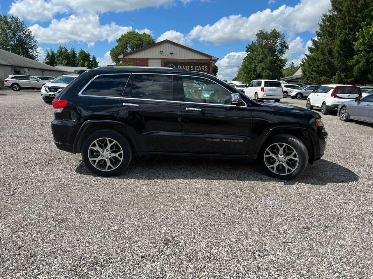 Jeep Grand cherokee Overland/CARFAX/NAVI/HEATED AND COOLED SEATS/, снимка 3 - Автомобили и джипове - 54998569