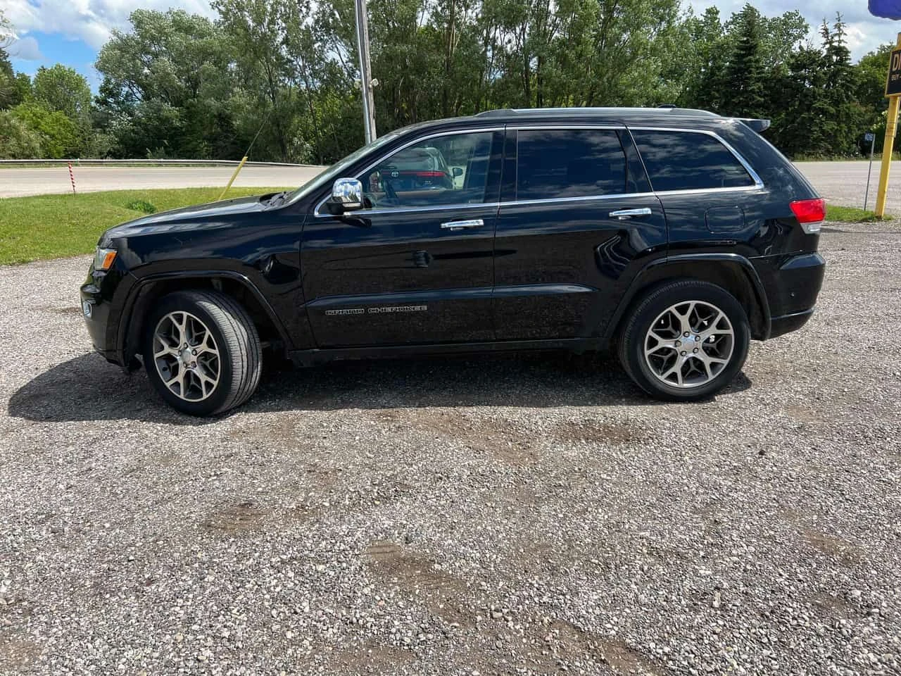 Jeep Grand cherokee Overland/CARFAX/NAVI/HEATED AND COOLED SEATS/, снимка 2 - Автомобили и джипове - 54998569