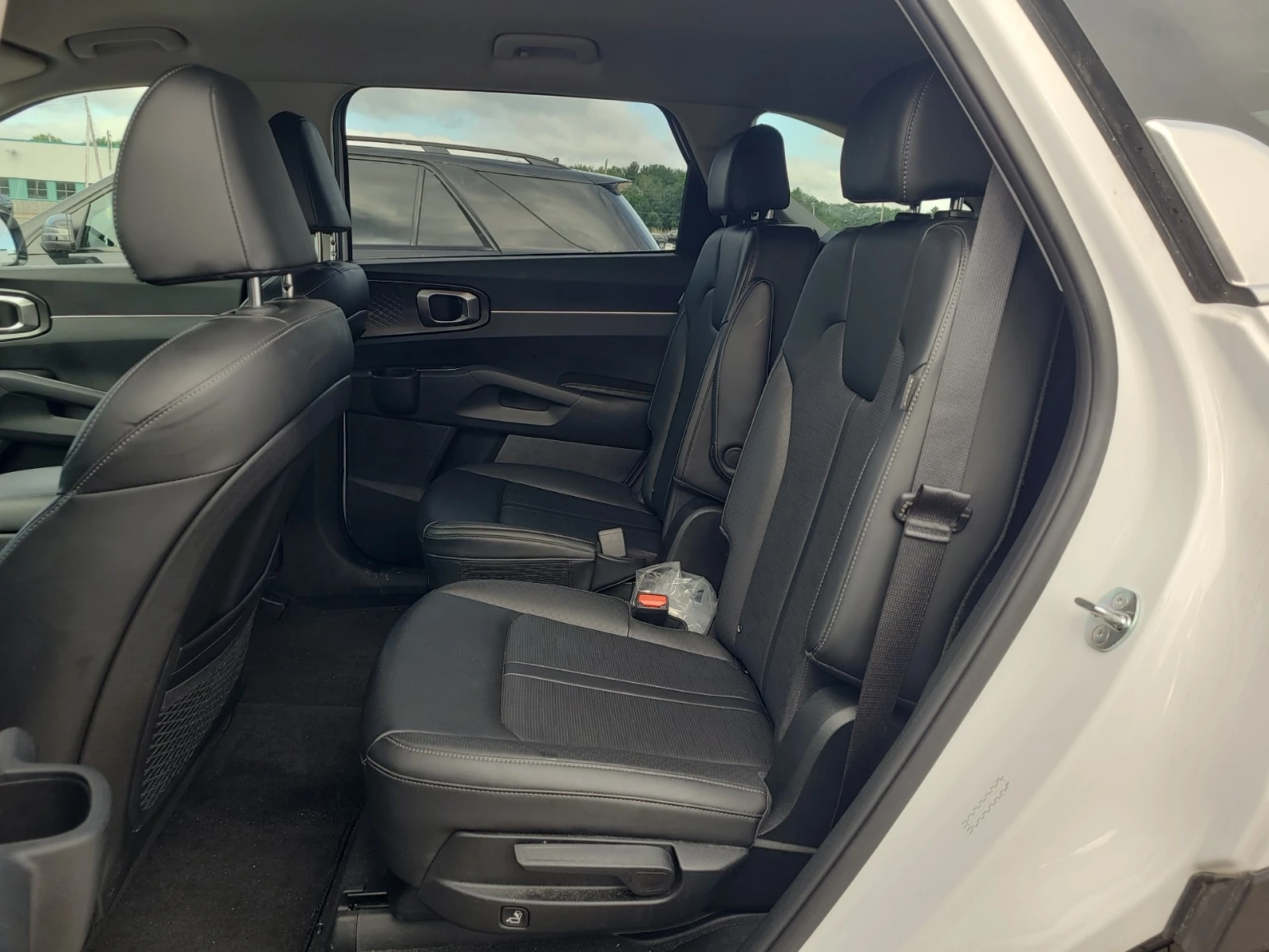 Kia Sorento 2.5 T-GDI* Чист CARFAX* 7-Местен* Добре оборудван*, снимка 11 - Автомобили и джипове - 55024728