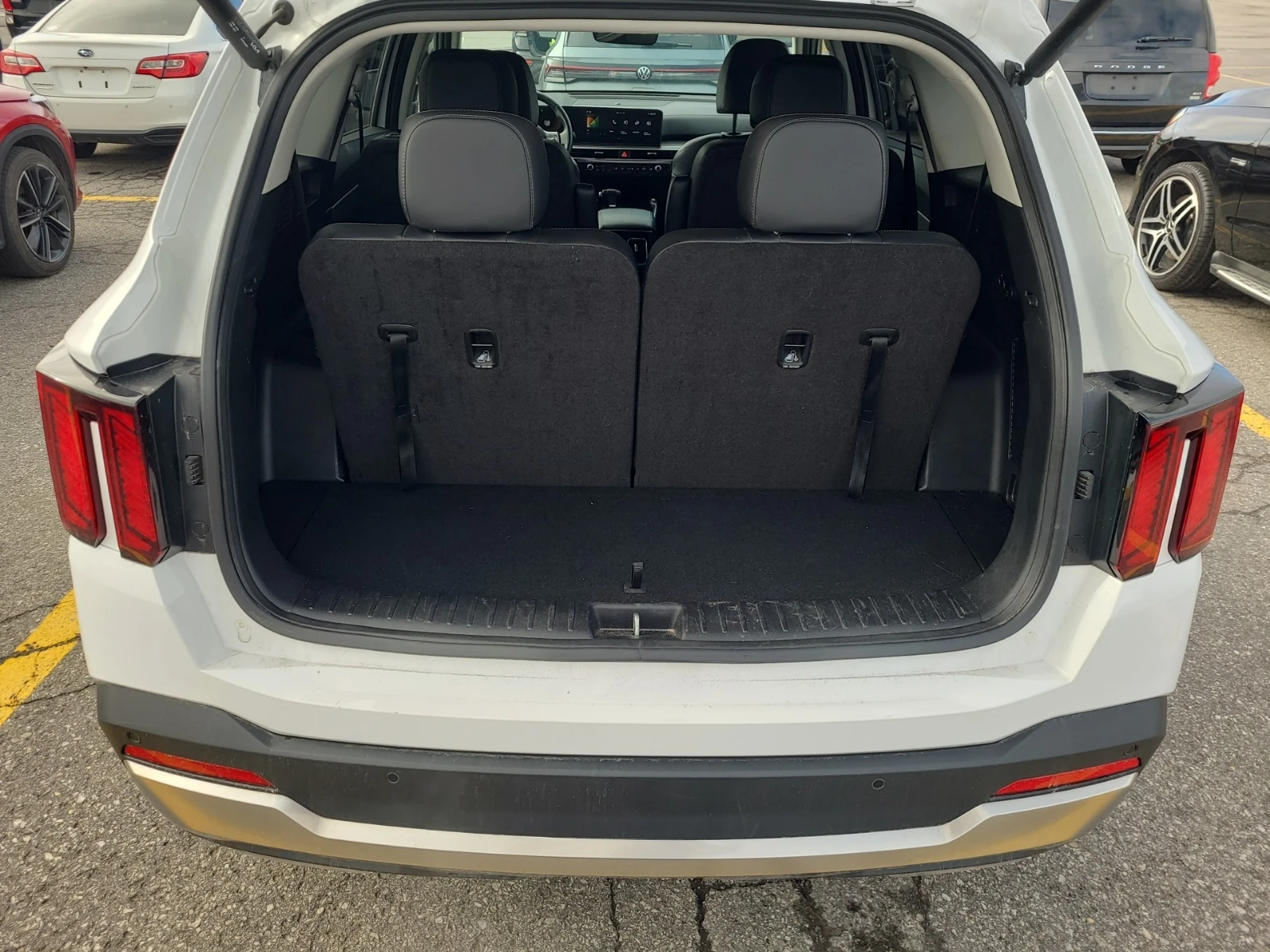 Kia Sorento 2.5 T-GDI* Чист CARFAX* 7-Местен* Добре оборудван*, снимка 13 - Автомобили и джипове - 55024728