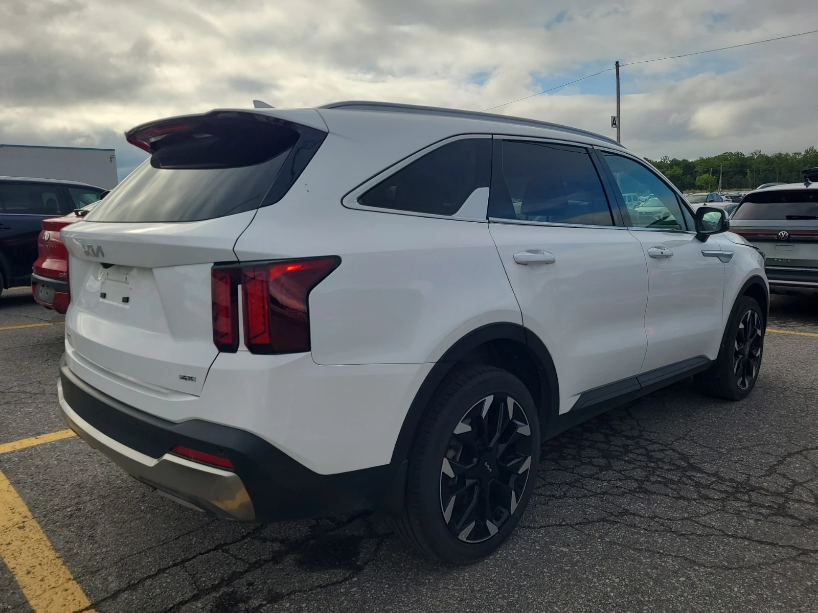 Kia Sorento 2.5 T-GDI* Чист CARFAX* 7-Местен* Добре оборудван*, снимка 4 - Автомобили и джипове - 55024728