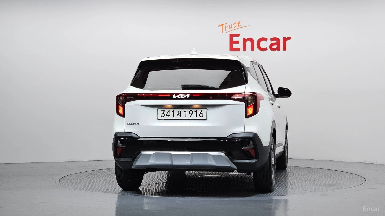 Kia Seltos 2.0 2WD Prestige* КОЖА* ОБДУХВ* НАВИ, снимка 4 - Автомобили и джипове - 55513878
