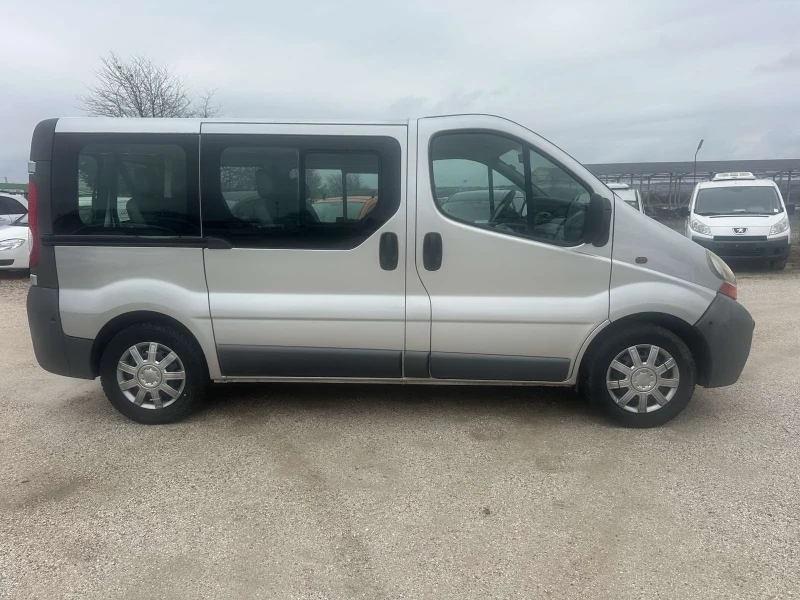 Renault Trafic, снимка 4 - Бусове и автобуси - 48212380