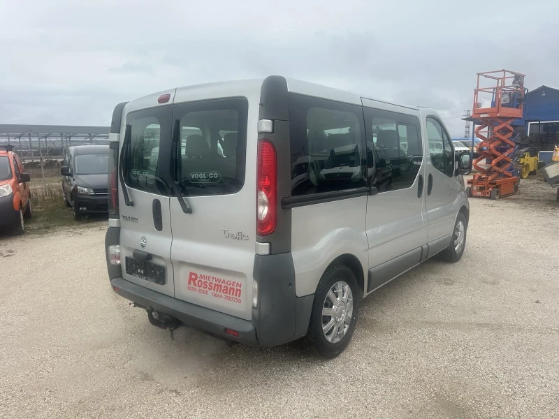 Renault Trafic, снимка 5 - Бусове и автобуси - 48212380