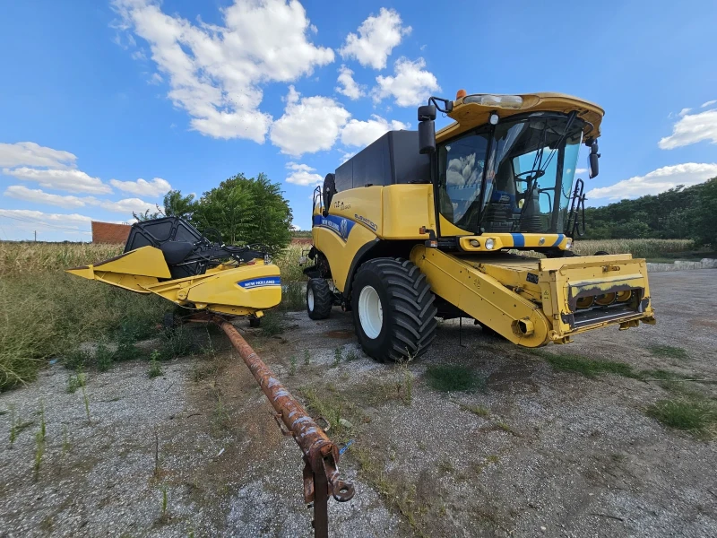 Комбайн New Holland CX8070, снимка 1 - Селскостопанска техника - 48729071