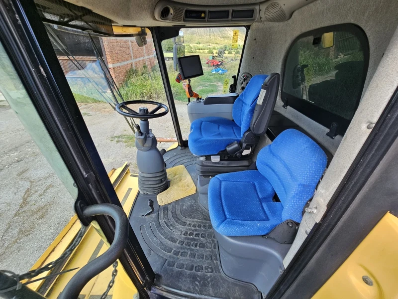 Комбайн New Holland CX8070, снимка 3 - Селскостопанска техника - 48729071