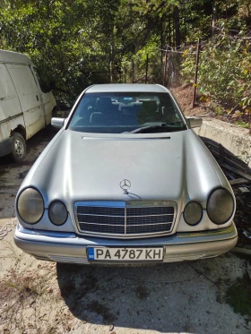 Mercedes-Benz E 200, снимка 1