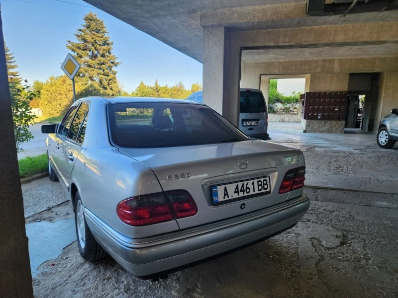 Mercedes-Benz E 220 220 CDI, снимка 7 - Автомобили и джипове - 47443632