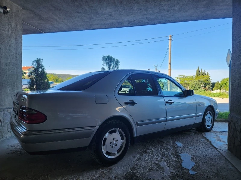 Mercedes-Benz E 220 220 CDI, снимка 5 - Автомобили и джипове - 47443632