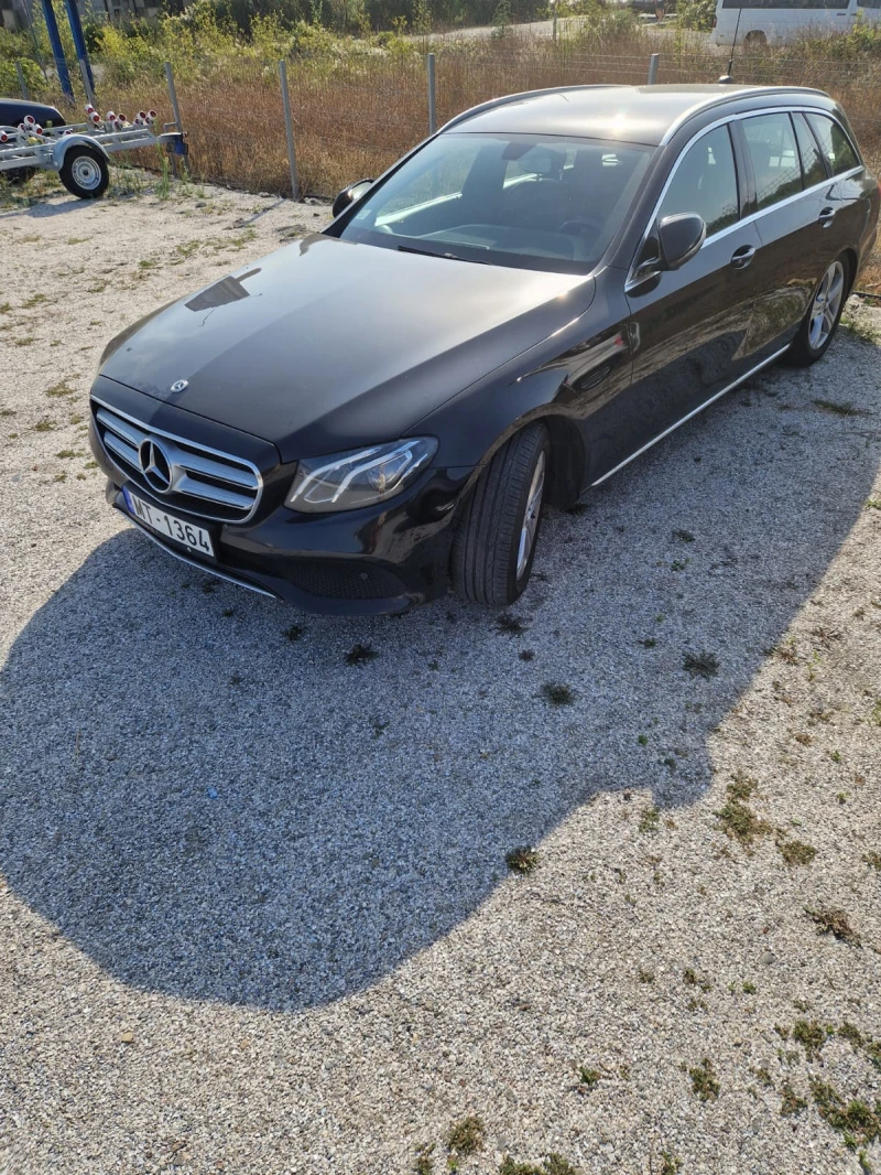 Mercedes-Benz E 220, снимка 1 - Автомобили и джипове - 47133693