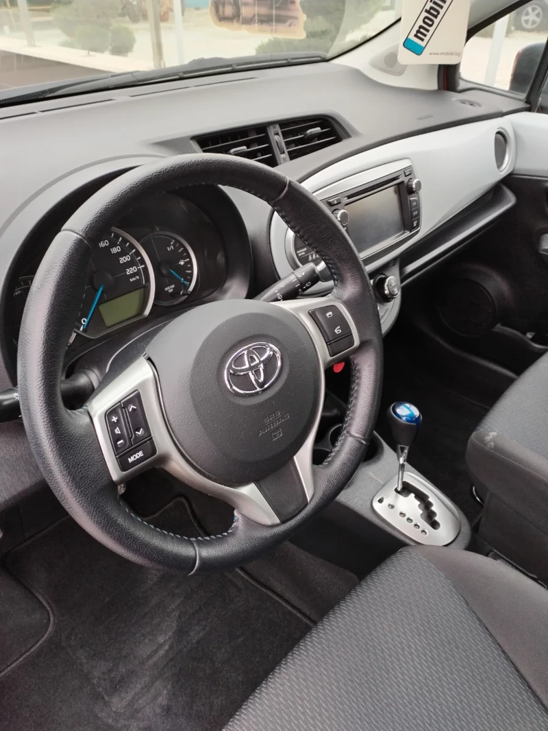 Toyota Yaris, снимка 14 - Автомобили и джипове - 47906998