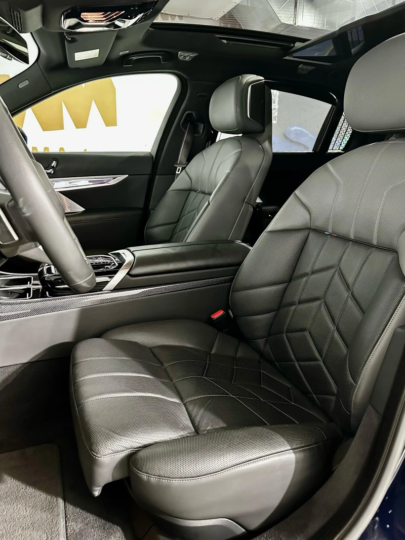 BMW i7 xDrive60* M-Sport* Iconic* Theatre* SkyLounge* Mas, снимка 8 - Автомобили и джипове - 51248384