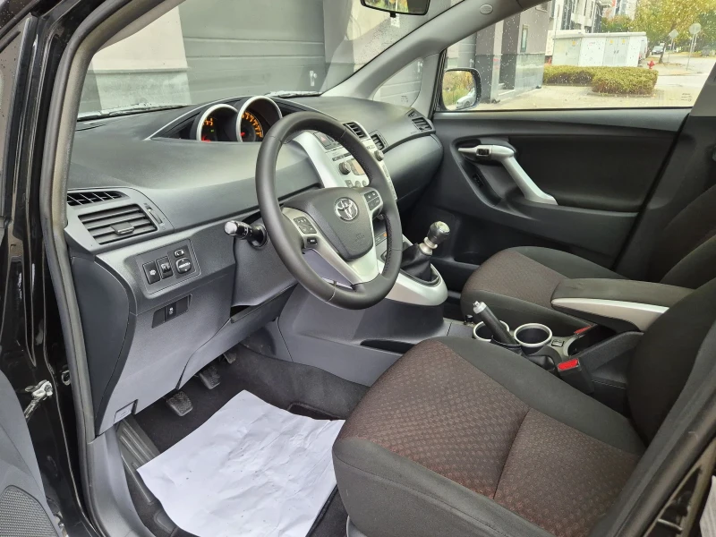 Toyota Verso 1.8, снимка 8 - Автомобили и джипове - 52388680