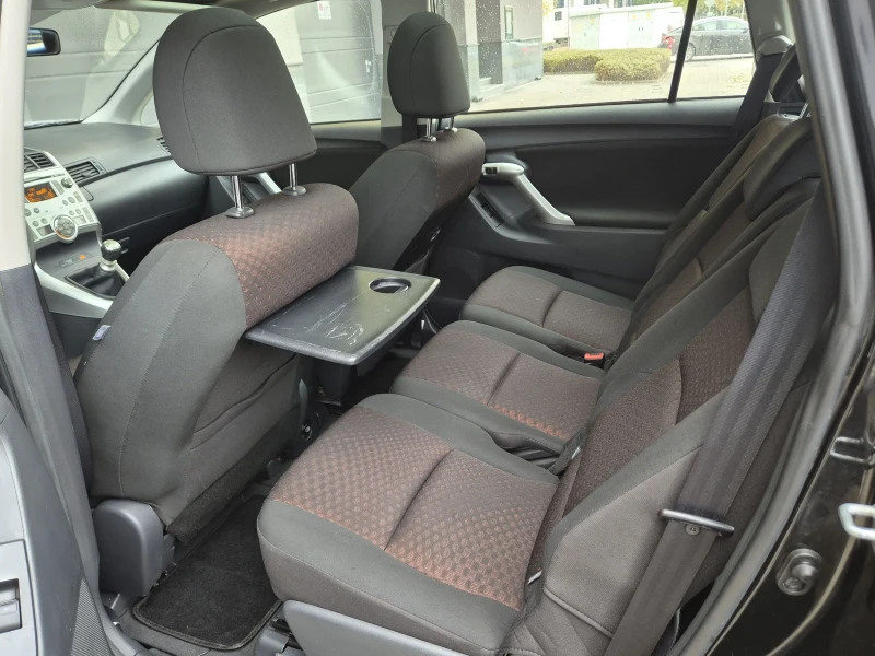 Toyota Verso 1.8, снимка 12 - Автомобили и джипове - 52388680