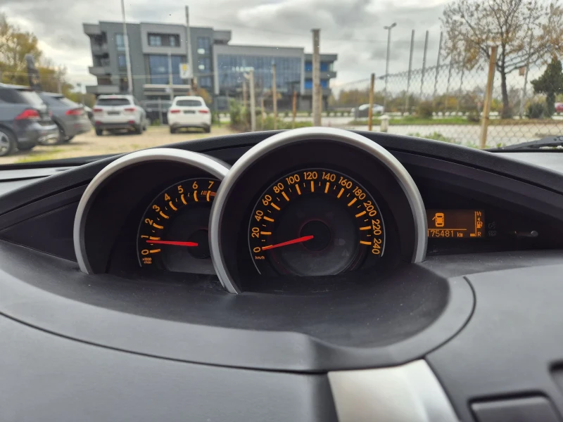 Toyota Verso 1.8, снимка 15 - Автомобили и джипове - 52388680