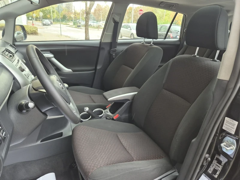 Toyota Verso 1.8, снимка 9 - Автомобили и джипове - 52388680