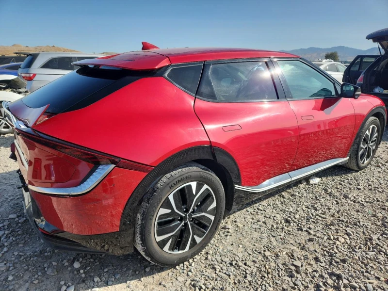 Kia EV6 LIGHT* 4x4* CARFAX, снимка 4 - Автомобили и джипове - 52813778