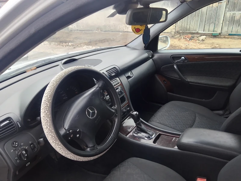 Mercedes-Benz C 220 W 203, снимка 3 - Автомобили и джипове - 53104458