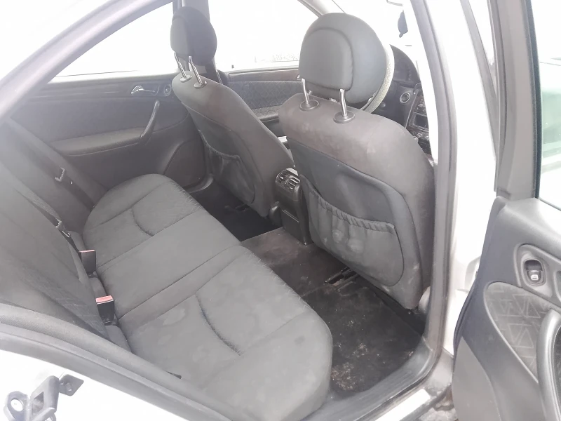 Mercedes-Benz C 220 W 203, снимка 4 - Автомобили и джипове - 53104458