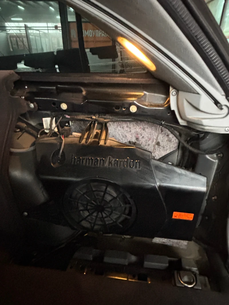 Mercedes-Benz E 320, снимка 13 - Автомобили и джипове - 53237144