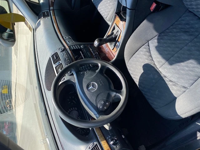 Mercedes-Benz E 200, снимка 4 - Автомобили и джипове - 55077518
